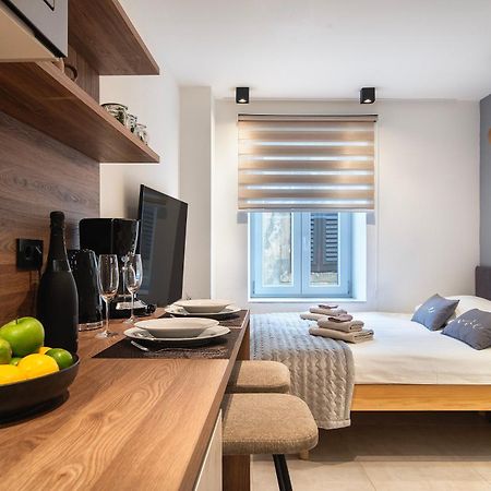 Arta Apartments City Center - With Private Parking Pula Exterior photo