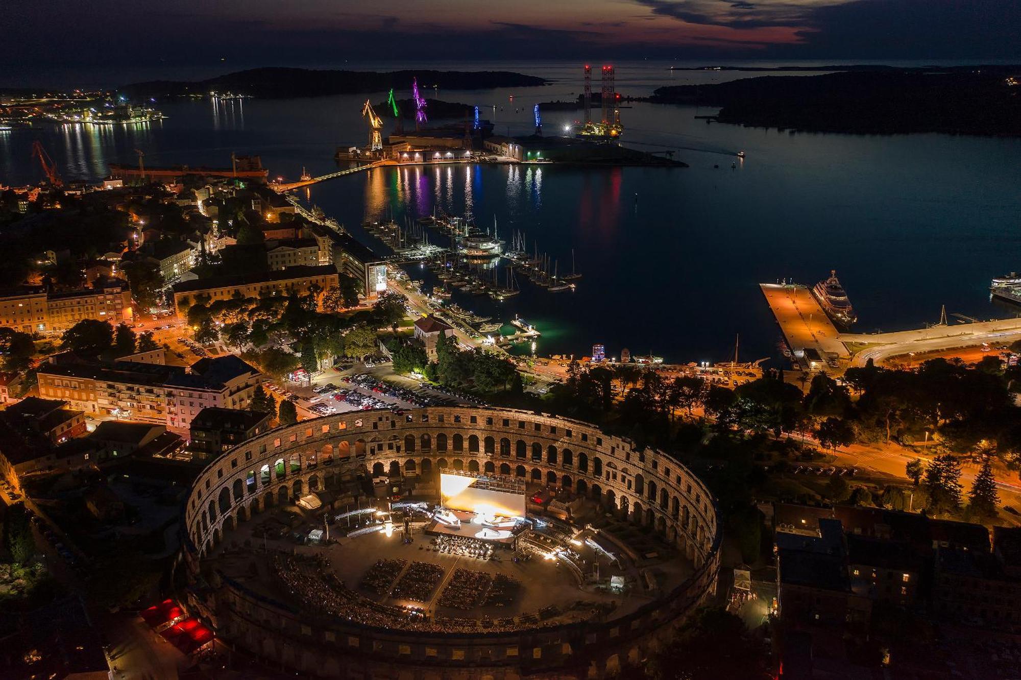 Arta Apartments City Center - With Private Parking Pula Exterior photo