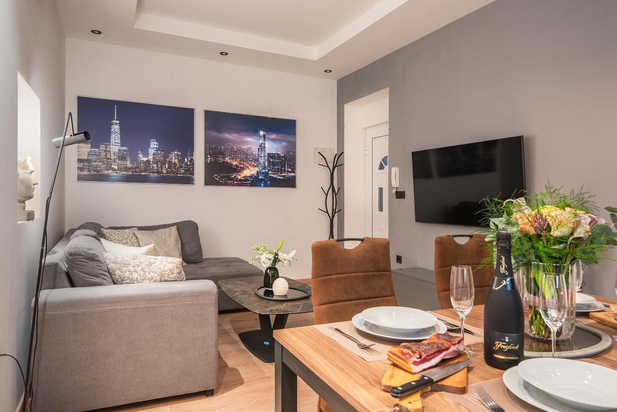 Arta Apartments City Center - With Private Parking Pula Room photo