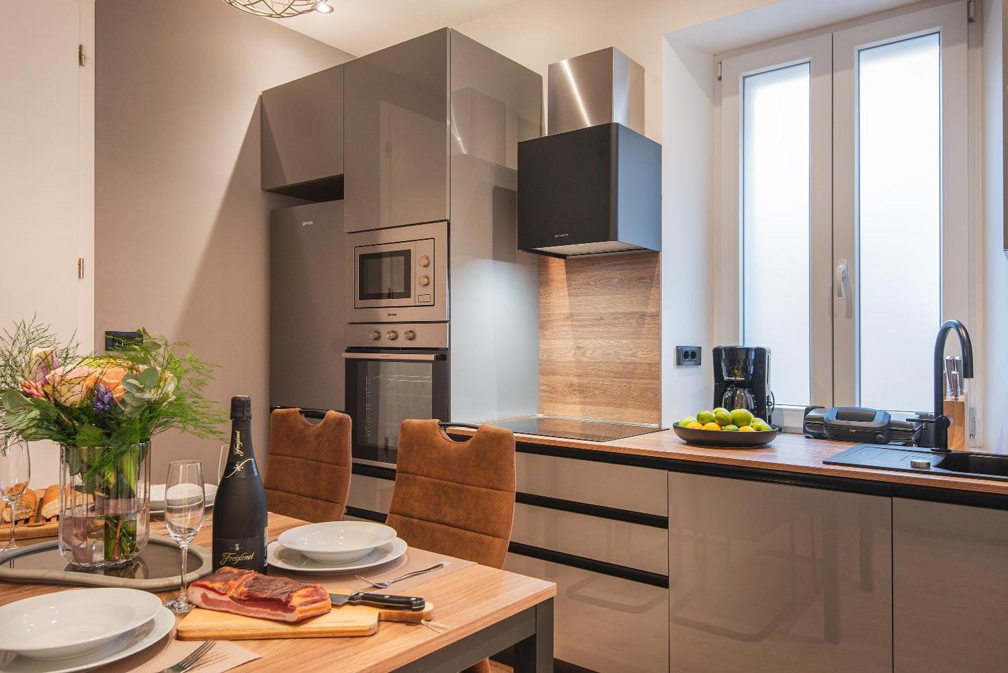 Arta Apartments City Center - With Private Parking Pula Room photo