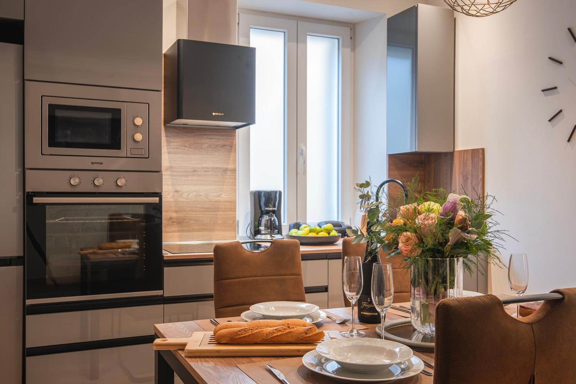 Arta Apartments City Center - With Private Parking Pula Room photo