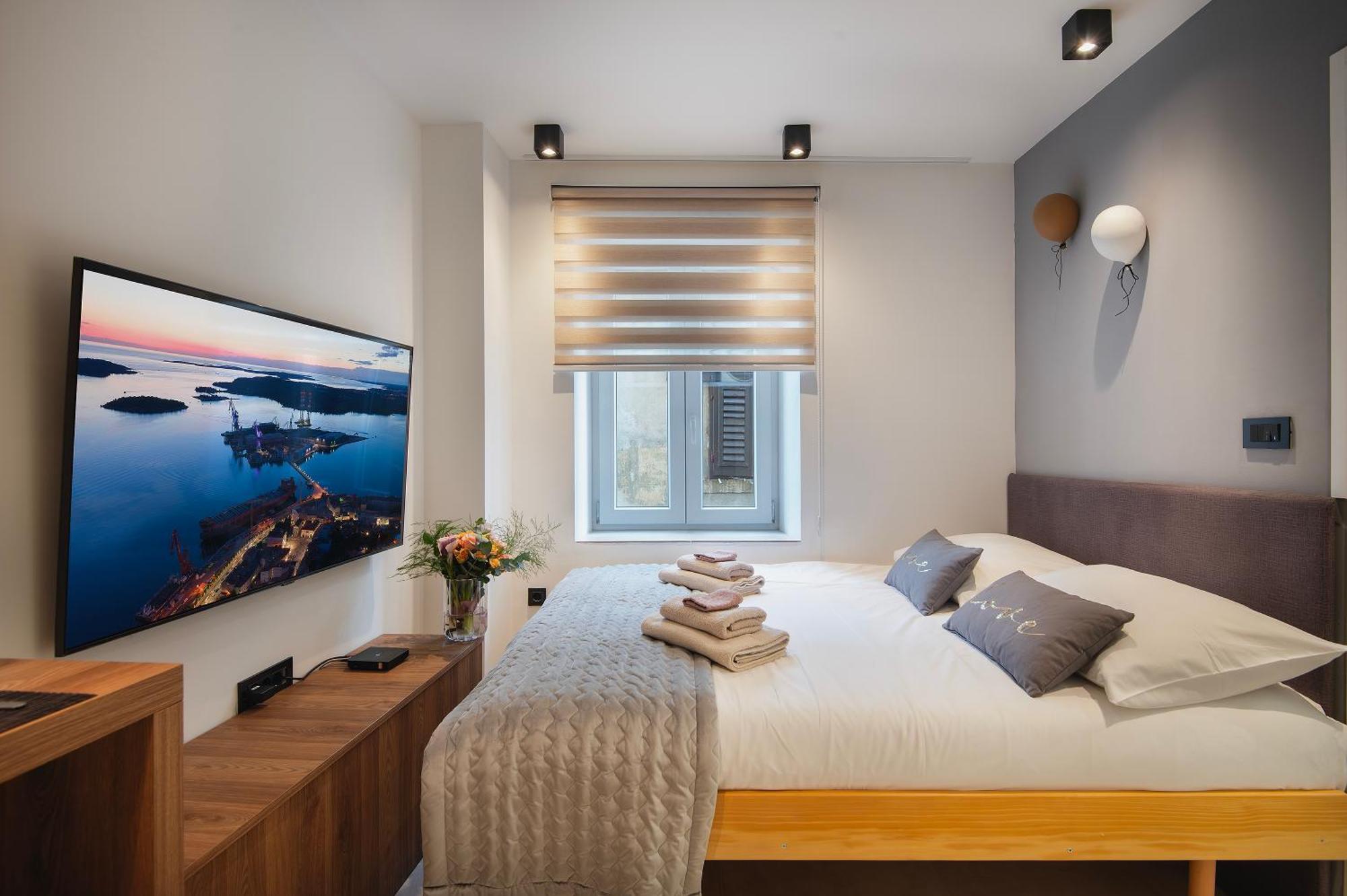 Arta Apartments City Center - With Private Parking Pula Room photo
