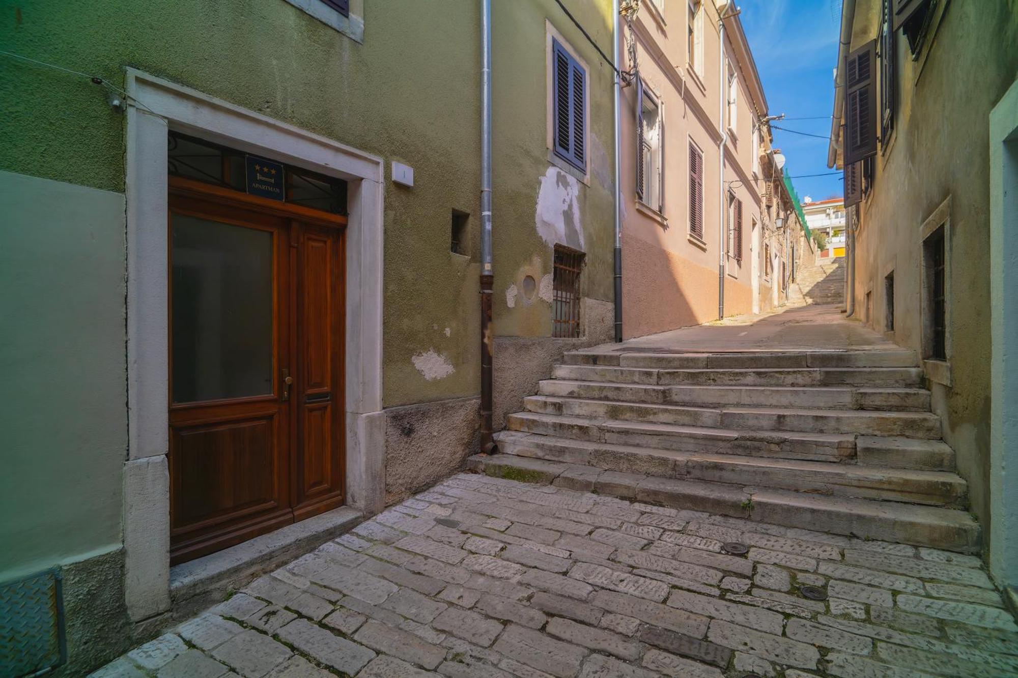 Arta Apartments City Center - With Private Parking Pula Room photo